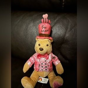 2009 Valentine Winnie the Pooh Collectible